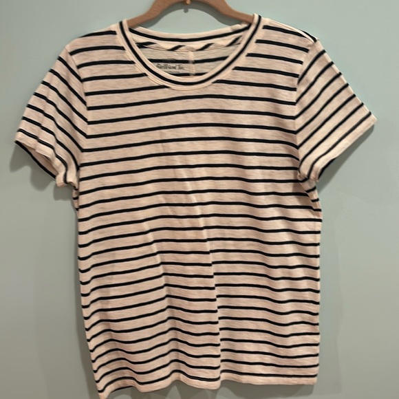 J Crew Girlfriend Tee - Picture 1 of 3